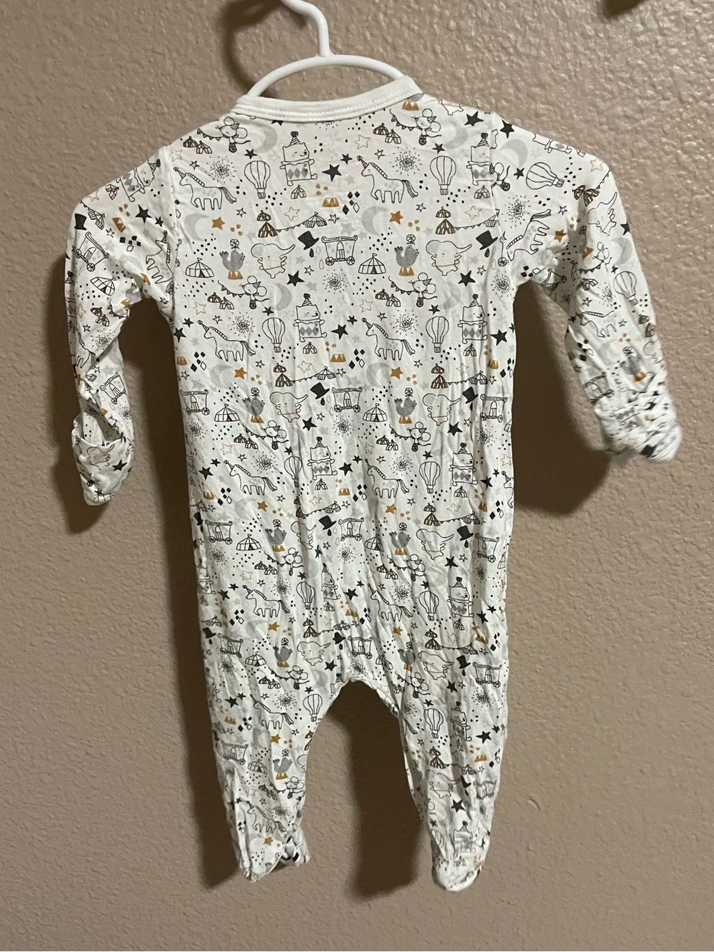 Magnetic me by Magnificent Baby White & Gold Printed Footed One-Piece Pajamas